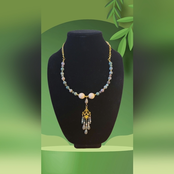 Handmade Jewelry - Elegant Crafted Goldtone Beaded Necklace with Vibrant Indian Agate and Jasper